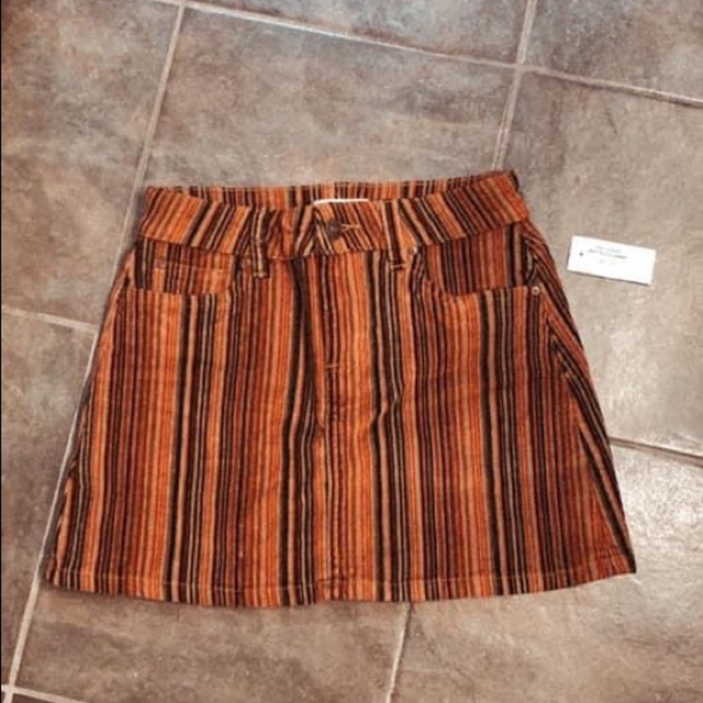 Tillys skirt